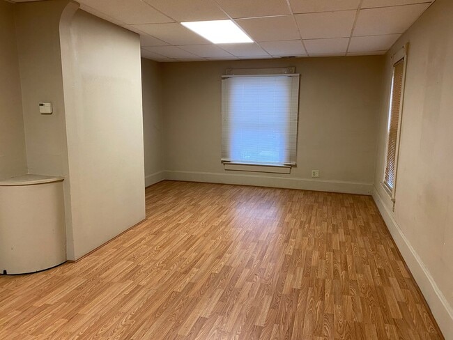 Foto del edificio - One bedroom main level unit