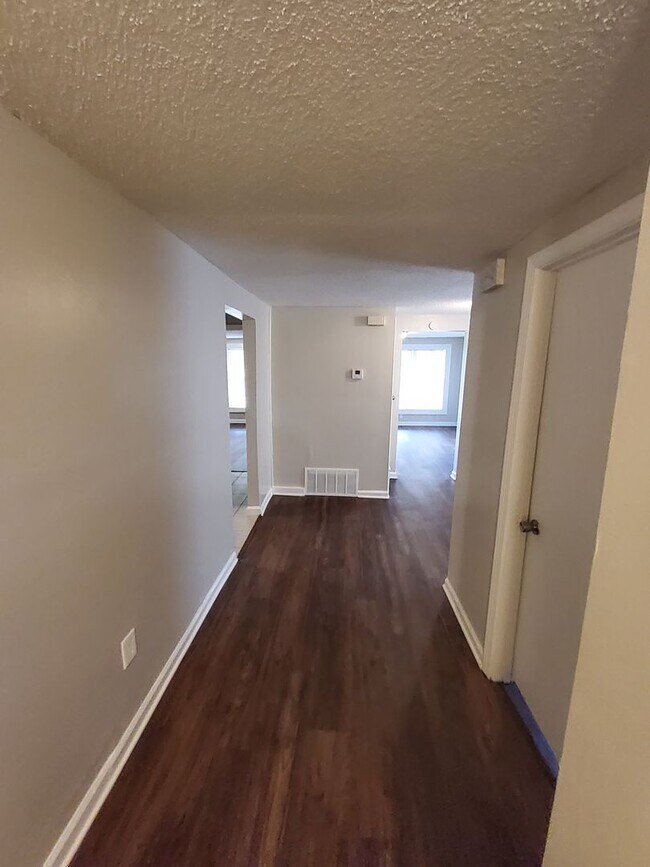 Foto del edificio - Welcome to this charming 3-bedroom, 1-bath...