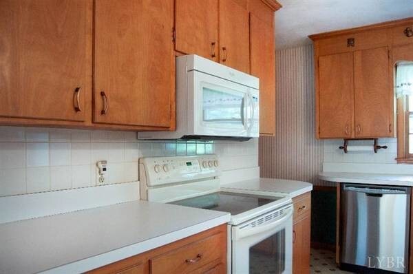 Building Photo - 1225 Lakeview Dr