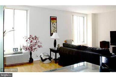 Foto del edificio - 1800 R St NW