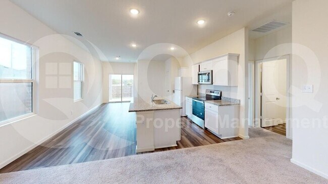 Foto del edificio - 321 Madison Way