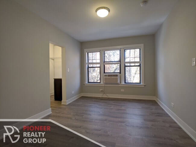 Foto del edificio - 437 W Belden Ave