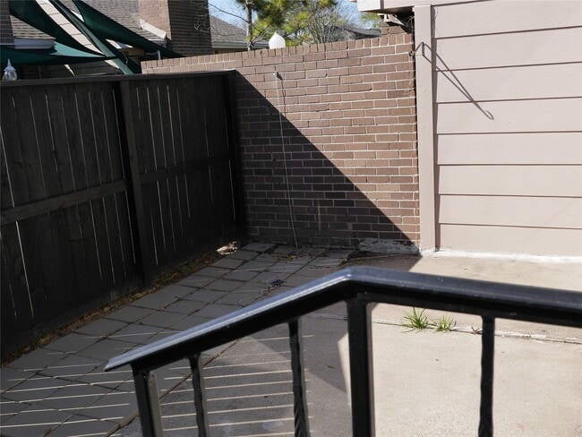 Building Photo - 13840 Hollowgreen Dr