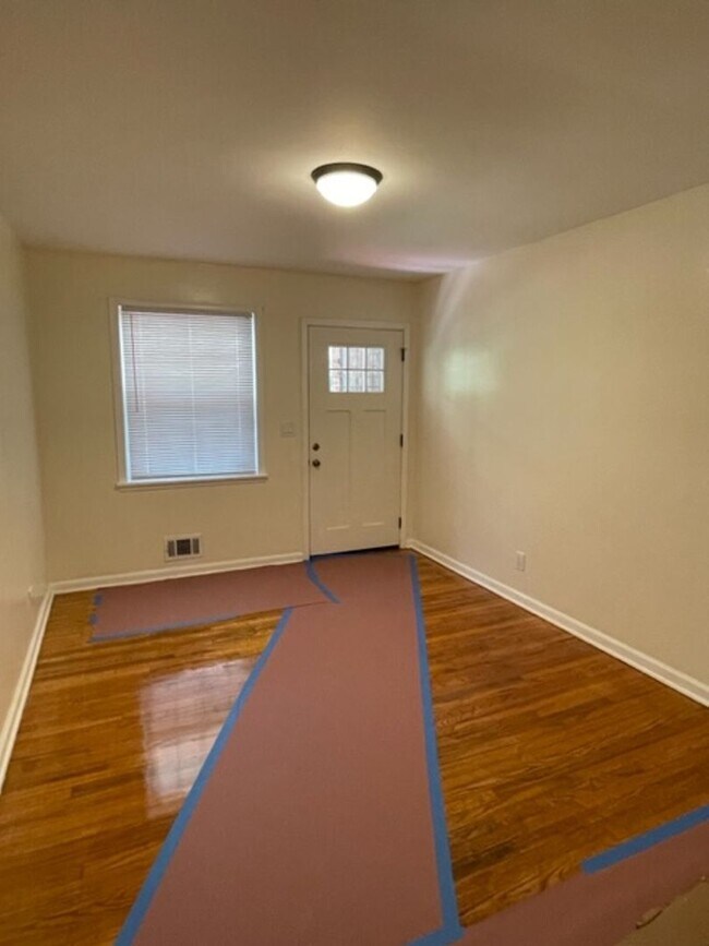 Building Photo - East Atlanta Rental - 2BR/1BA Duplex