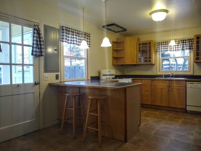 Building Photo - 2 Bedroom, 1 Level Home for Rent in White Salmon