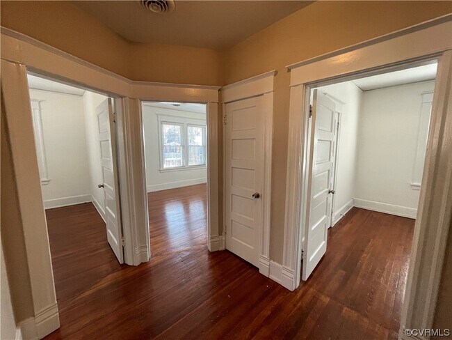 Building Photo - 3214 North Ave