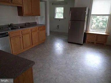 Primary Photo - 1740 Arnold Ave