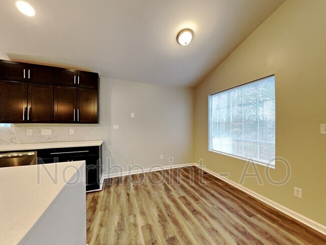 Foto del edificio - 5908 Tall Pines Ct