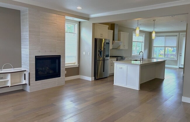 Building Photo - Stunning Light & Bright Corner Lot Home Lo...