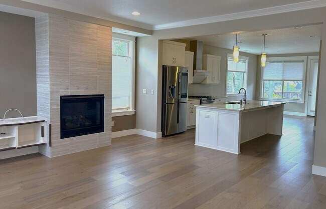 Foto del edificio - Stunning Light & Bright Corner Lot Home Lo...