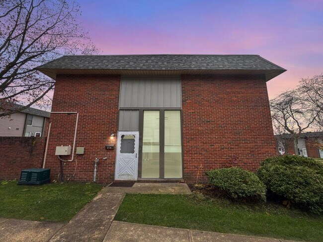 Foto del edificio - 314 College Park Dr