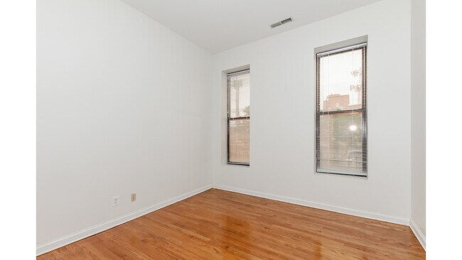 Building Photo - 1353 S Ashland Ave