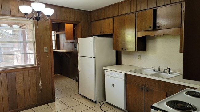Building Photo - 1 Sagewood Ct