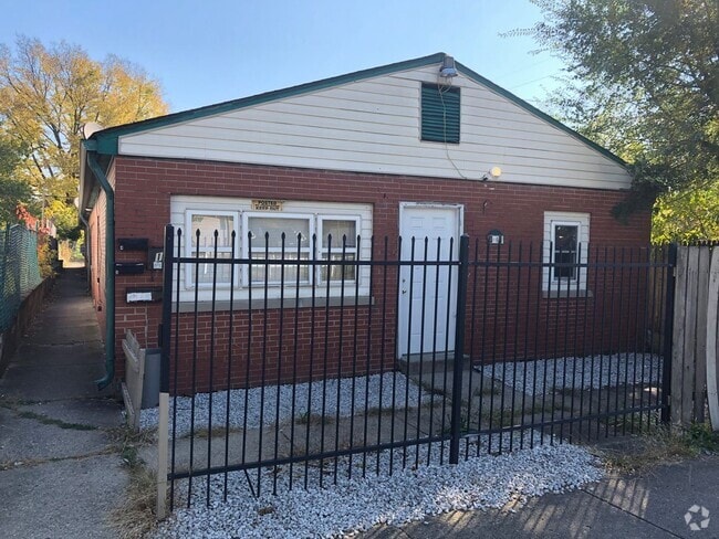 Building Photo - Spacious 2BR Apartment on Westside