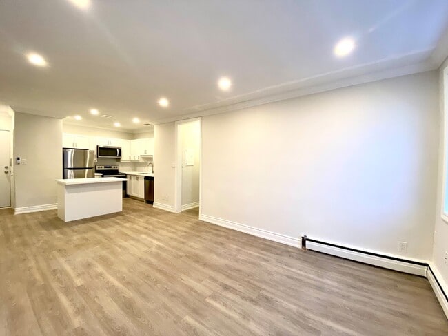 Building Photo - 307- 112 St Joseph Dr Hamilton ON L8N 2E7