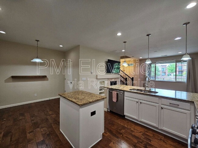 Building Photo - 9071 E Phillips Dr