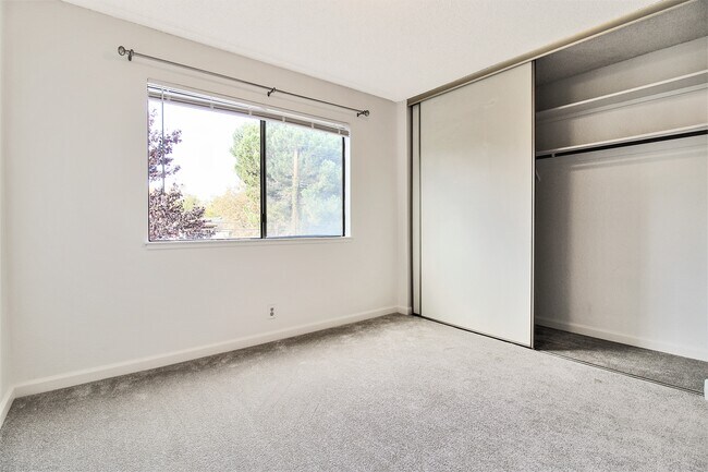 Foto del edificio - 765 San Antonio Rd