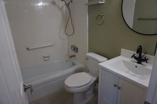 Building Photo - 2423 Minuteman Way