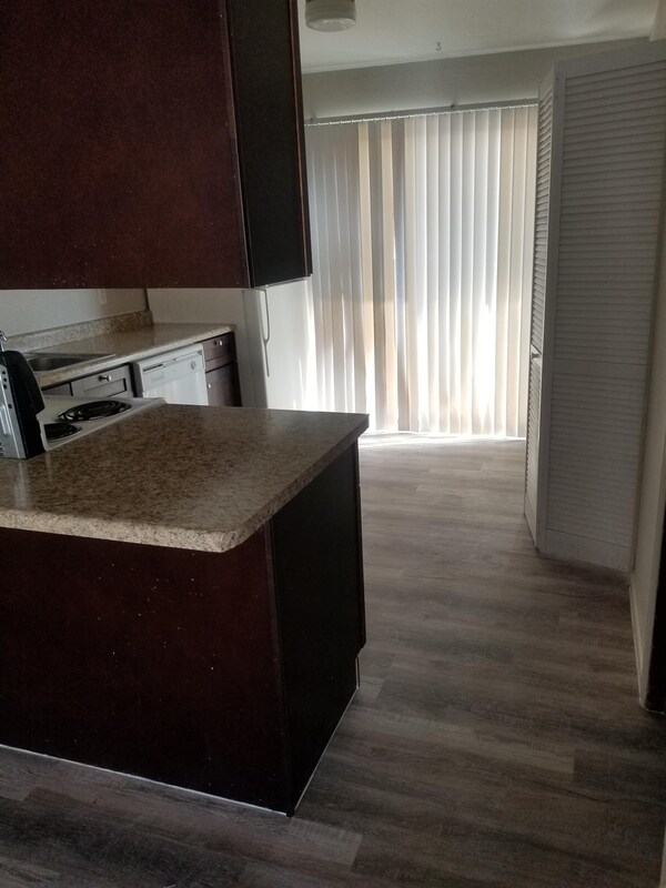 Building Photo - 32 Royal Crest Dr