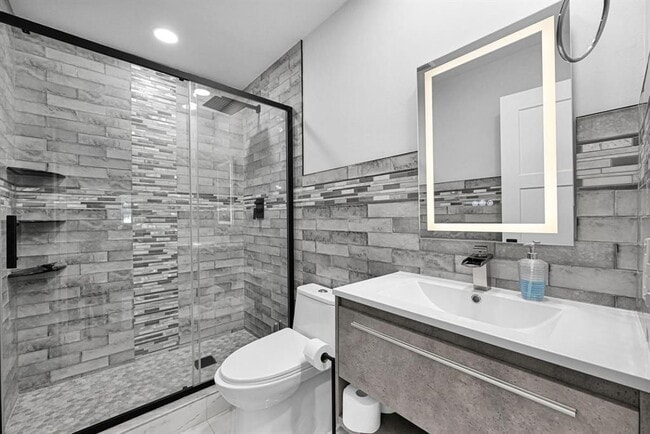Foto del edificio - 6279 Bay Club Dr