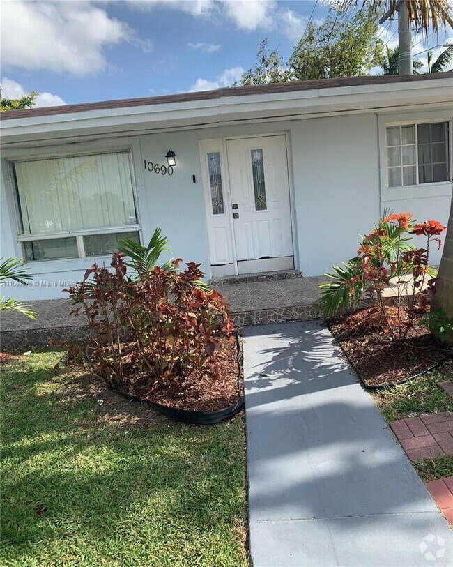 Apartments For Rent in Richmond Heights FL with Parking 2 Rentals