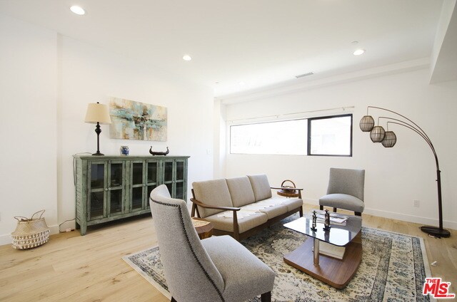 Building Photo - 860 S Wilton Pl