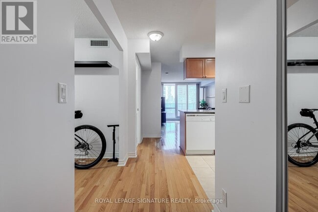 Building Photo - 1 Elm Dr W