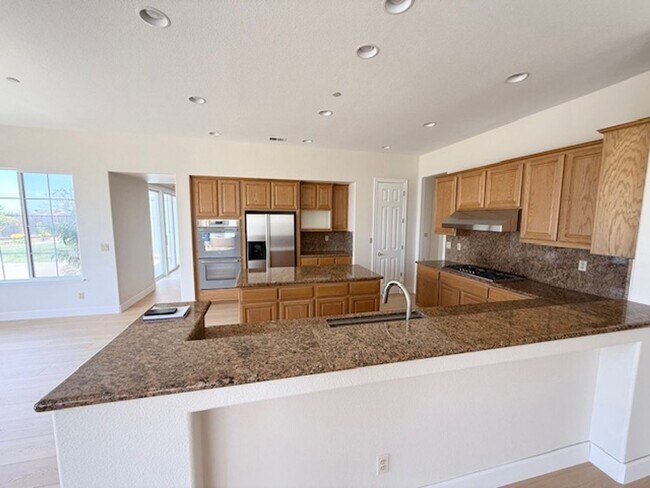 Building Photo - 48401 Costa Mesa Terrace