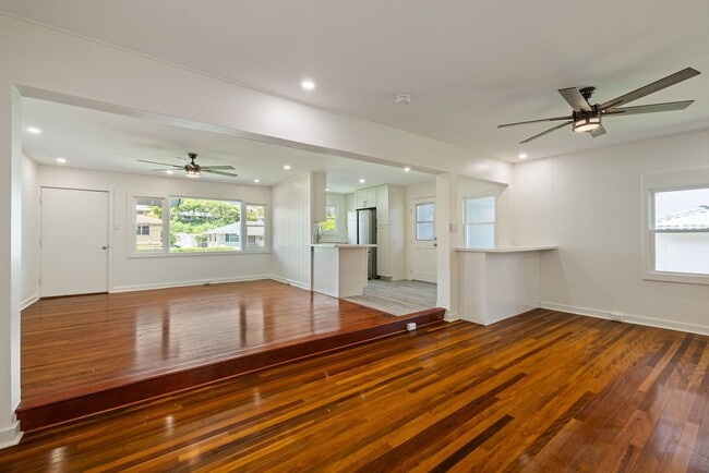 Building Photo - Newly Renovated 3 Bedroom Kailua Home!
