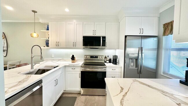 Building Photo - 154 Lake Meryl Dr