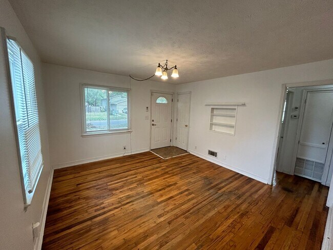 Foto del edificio - 6 month lease-3335 P Street-3bed/2bath