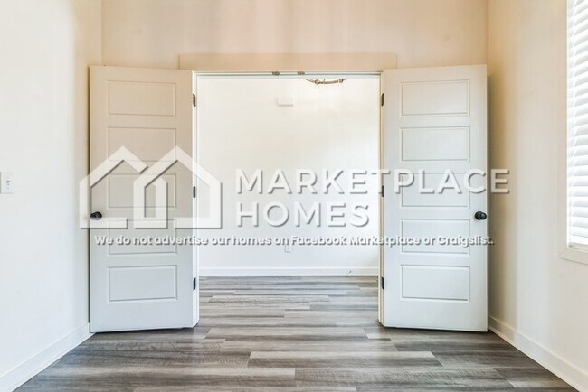 Foto del edificio - 318 Whisper Wood Wy