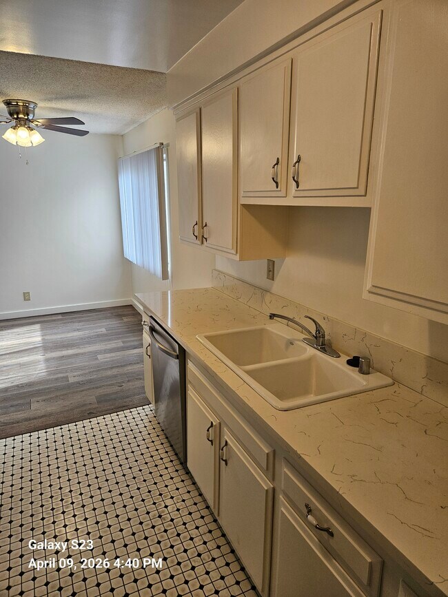 Cocina - 12004 Kling St