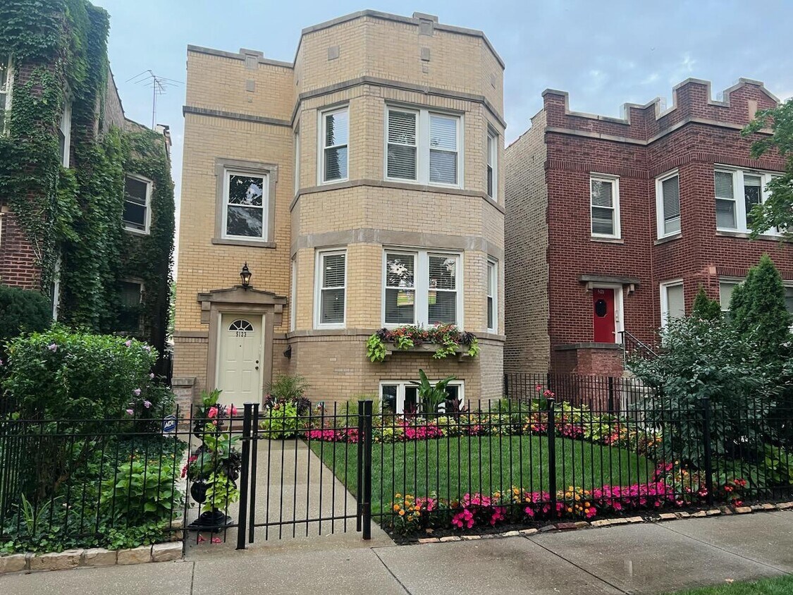 Primary Photo - 5123 N Bernard St