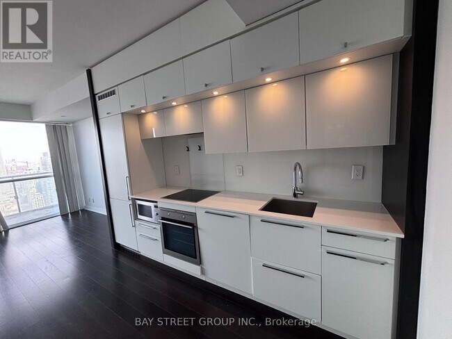 Building Photo - 15 Grenville St