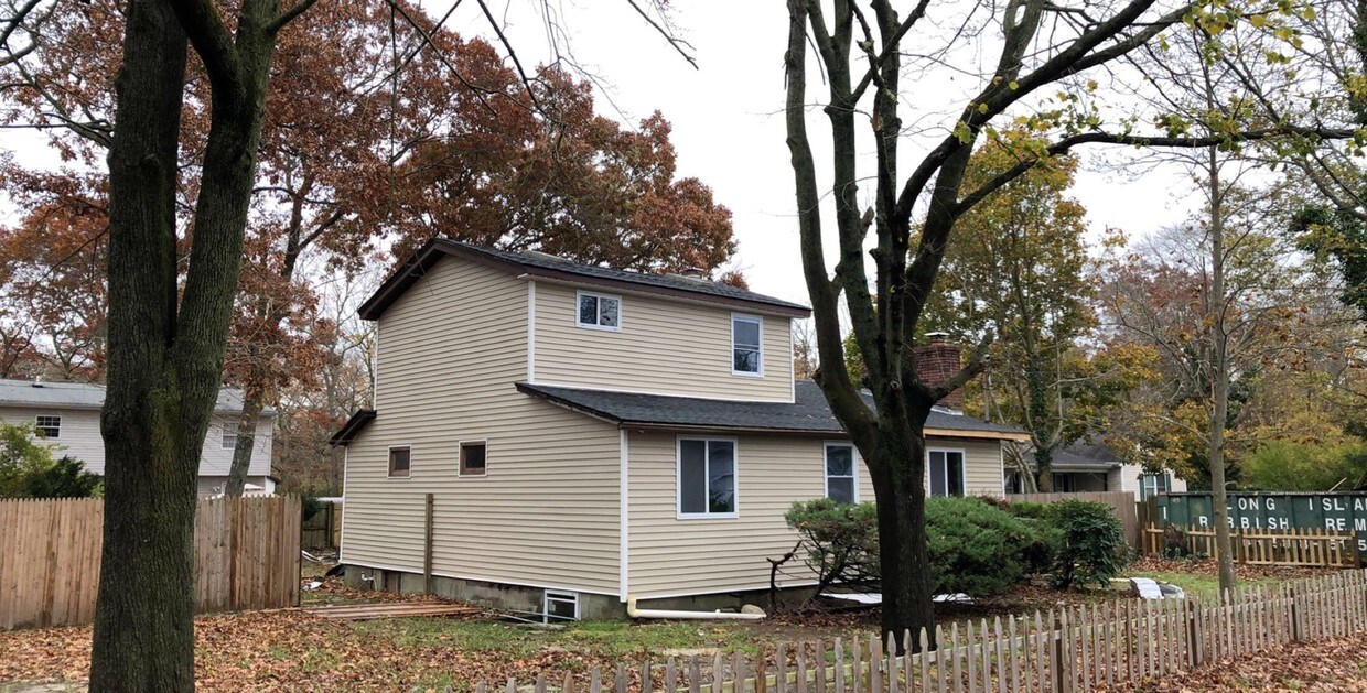 Primary Photo - 169 Huguenot Dr
