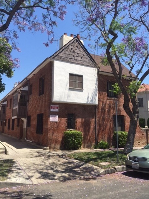 Building Photo - 1646 Rodney Dr