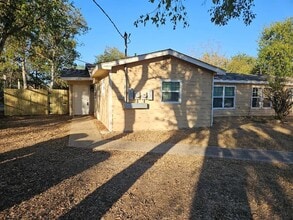 Building Photo - 105 Ila St