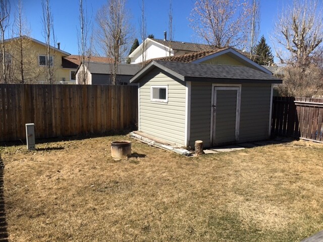 Photo du bâtiment - 4 Bed 2 Bath Unit in Didsbury, AB