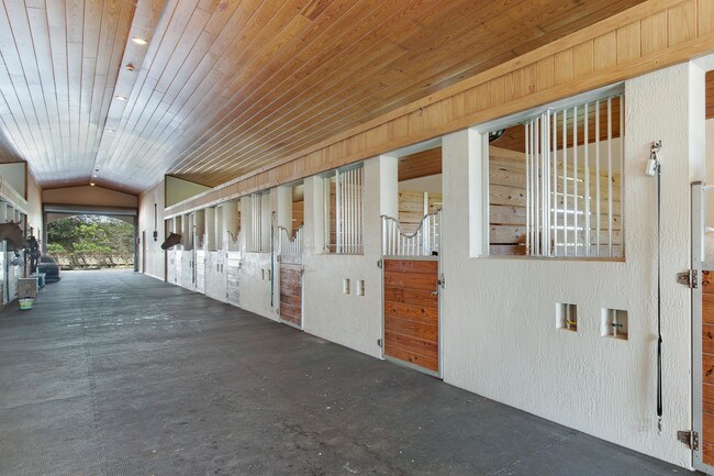 Building Photo - 4985  Stables Way Stalls