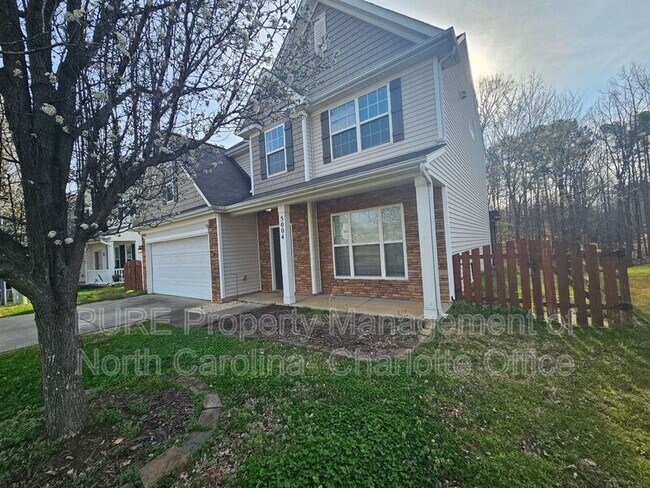 Building Photo - 5004 Centerview Dr