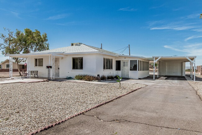 Building Photo - 11441 W Lakeshore Dr