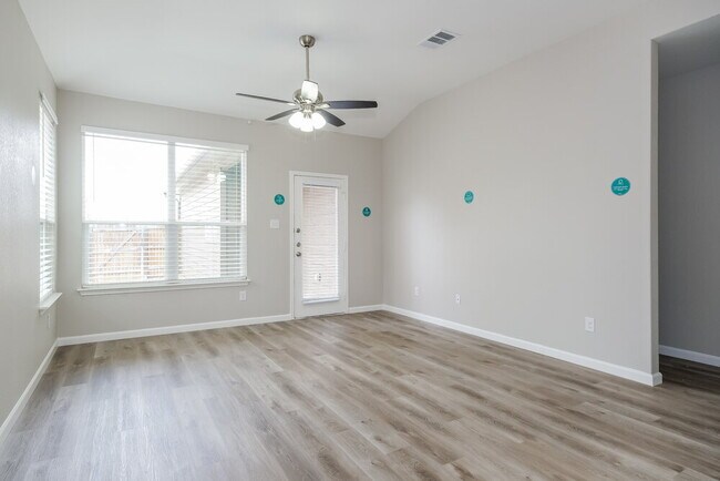 Foto del edificio - 4013 Skylark Ln