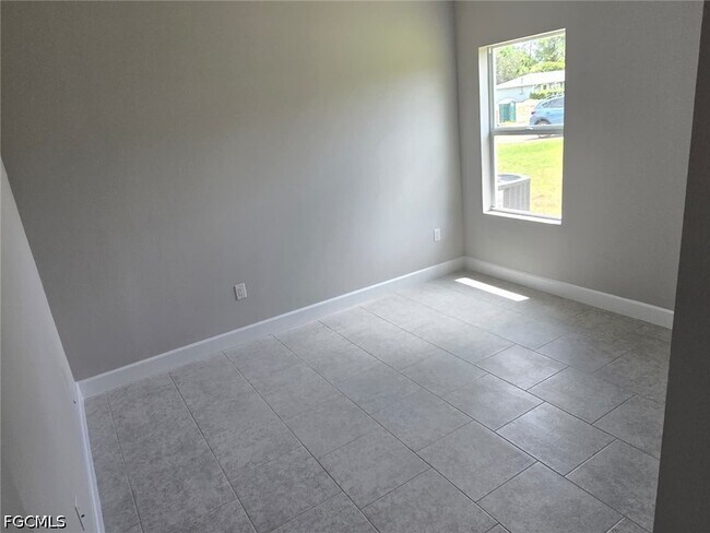 Foto del edificio - 3207 68th St W