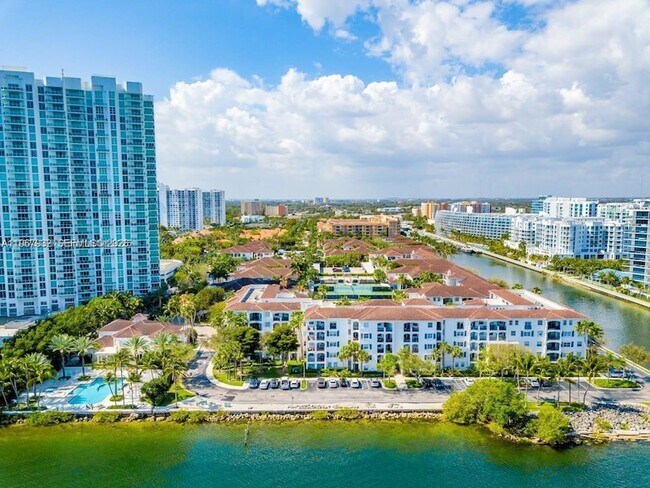 Foto del edificio - 3145 NE 184th St