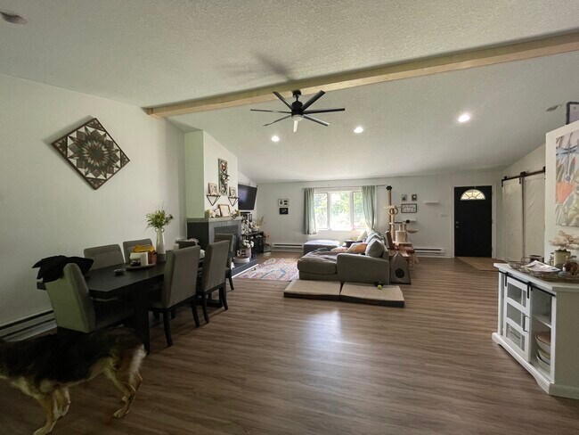 Building Photo - 13565 140th Ave