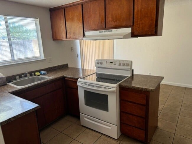Foto del edificio - Duplex for Rent in S. Sacramento