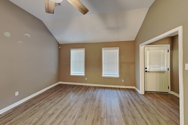 Building Photo - 8070 Ellis Rd