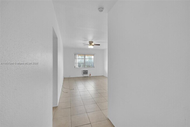 Building Photo - 1050 E Sample Rd