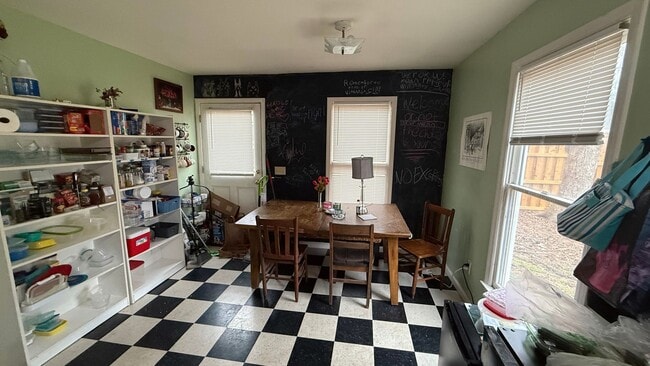 Foto del edificio - 505 N Greensboro St